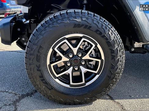 Used 2024 Jeep Gladiator Rubicon w/ Convenience Group image 8