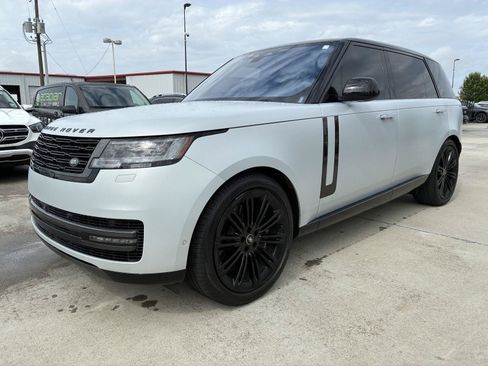 Used 2023 Land Rover Range Rover Long Wheelbase SE AWD/4WD image 3