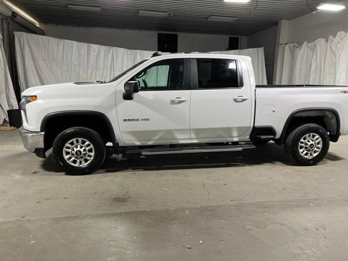 Used 2022 Chevrolet Silverado 2500 LT AWD/4WD image 4