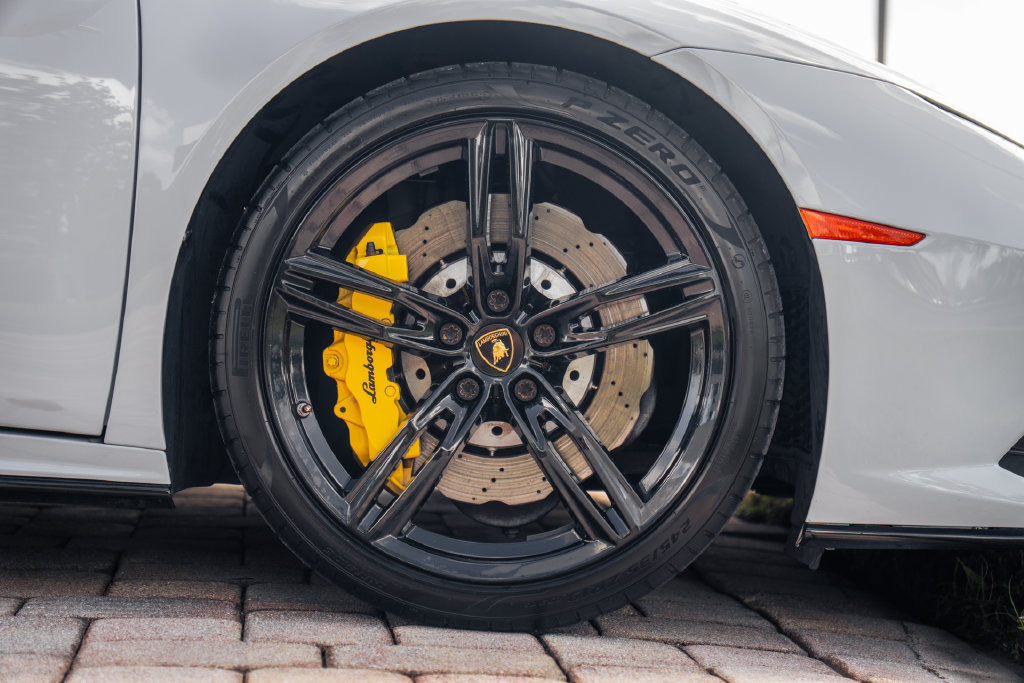 Used 2020 Lamborghini Huracan EVO RWD image 14