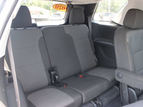 Used 2020 Chevrolet Traverse LT FWD image 34