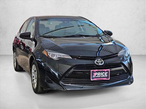 Used 2017 Toyota Corolla LE FWD image 3