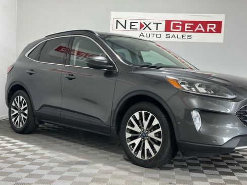 Used 2020 Ford Escape Titanium image 2