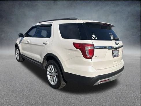 Used 2016 Ford Explorer XLT w/ Equipment Group 202A image 10