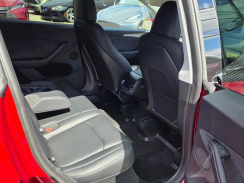 Used 2025 Tesla Model Y Long Range AWD/4WD image 14