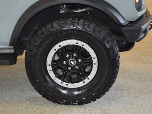 Used 2022 Ford Bronco Big Bend w/ Sasquatch Package AWD/4WD image 9