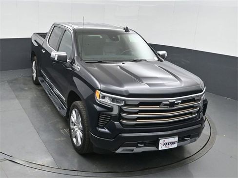 Used 2022 Chevrolet Silverado 1500 High Country w/ High Country Premium Package image 36