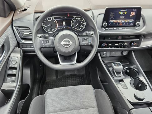 Used 2023 Nissan Rogue SV image 5