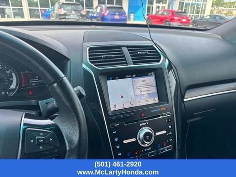 Used 2017 Ford Explorer Limited w/ Equipment Group 301A FWD image 9
