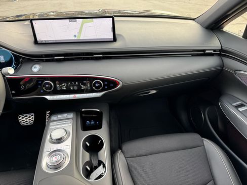 Used 2024 Genesis GV70 2.5T Sport Prestige w/ Sport Prestige Package image 15