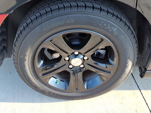 Used 2023 Dodge Charger SXT image 11