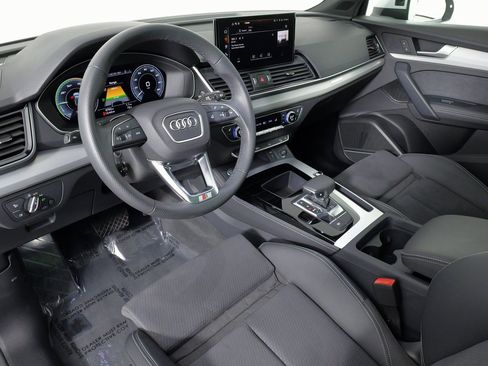 Used 2024 Audi Q5 e Premium Plus w/ Premium Plus Package image 37
