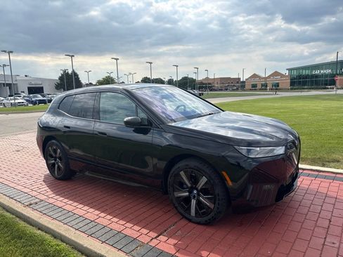 Used 2024 BMW iX xDrive50 w/ Premium Package AWD/4WD image 2