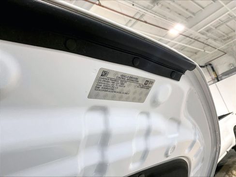 Used 2025 Chevrolet Trax LT w/ LT Convenience Package image 33