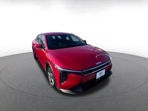 Used 2025 Kia K4 LXS image 3