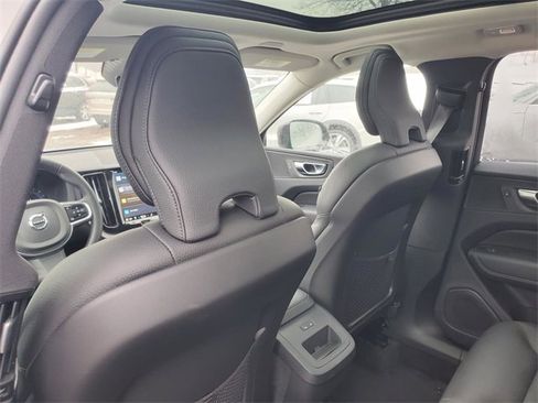 Certified 2025 Volvo XC60 B5 Plus image 29