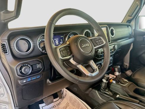 Used 2023 Jeep Wrangler Unlimited Sahara AWD/4WD image 10