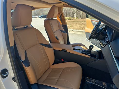 Used 2024 Lexus ES 300h Ultra Luxury image 10