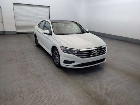 Used 2019 Volkswagen Jetta SE w/ Cold Weather Package FWD image 13