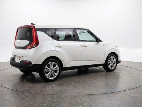 Used 2025 Kia Soul LX w/ LX Technology Package FWD image 7