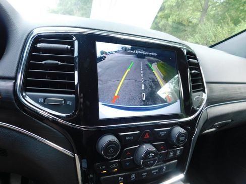 Used 2022 Jeep Grand Cherokee Limited RWD image 4