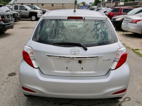 Used 2012 Toyota Yaris L image 5