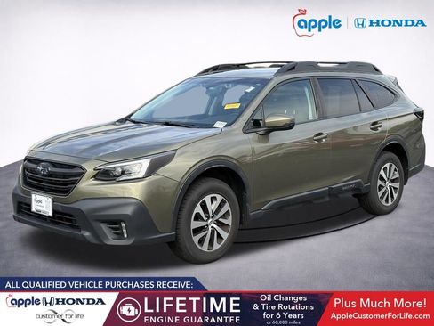 Used 2021 Subaru Outback Premium AWD/4WD image 3