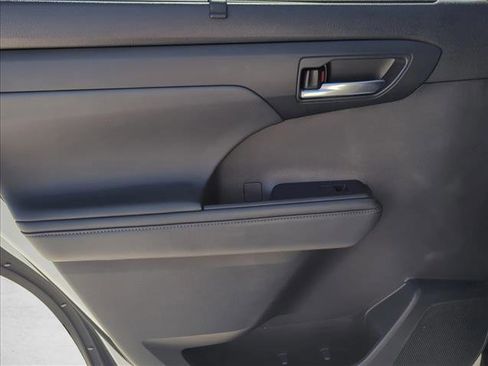Used 2021 Toyota Highlander XSE image 22