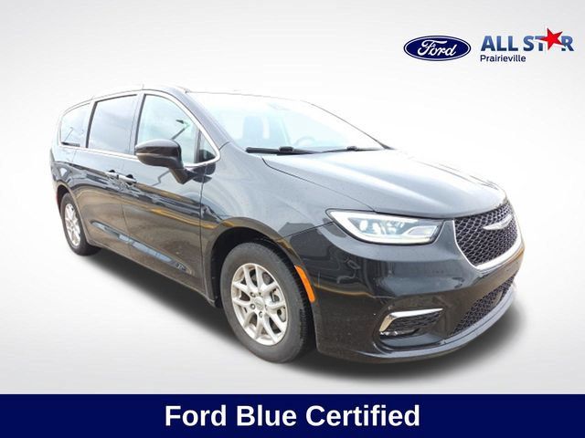 Used 2023 Chrysler Pacifica Touring-L FWD image 1
