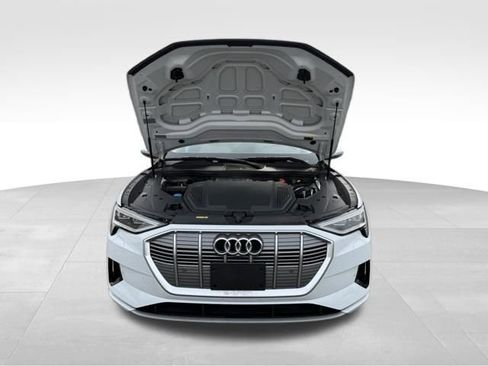 Used 2019 Audi e-tron Premium Plus image 9