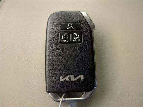 Used 2024 Kia Carnival LX image 35