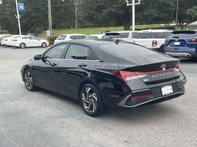 Used 2025 Hyundai Elantra Limited FWD image 5