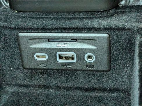 Used 2022 Chevrolet Corvette Stingray w/ Z51 Performance Package image 26