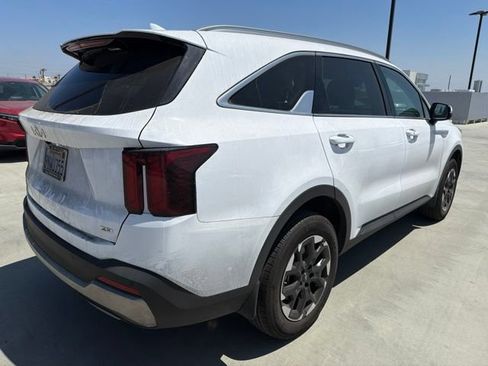 Used 2024 Kia Sorento S w/ Panoramic Sunroof Package AWD/4WD image 2