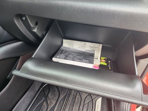 Used 2025 Chevrolet Blazer LT w/ Convenience Package image 53