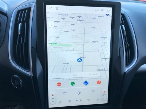 Used 2024 Ford Edge SEL image 17