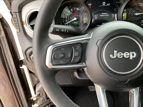 Used 2025 Jeep Wrangler Unlimited Sahara w/ Safety Group AWD/4WD image 22
