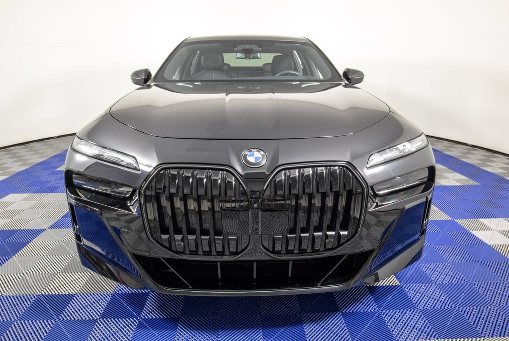 Used 2025 BMW 760i xDrive w/ Executive Package AWD/4WD image 2