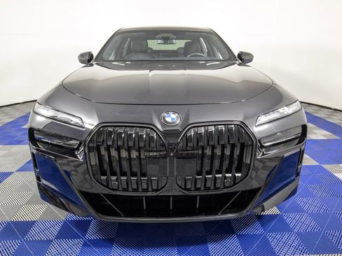 Used 2025 BMW 760i xDrive w/ Executive Package AWD/4WD image 2