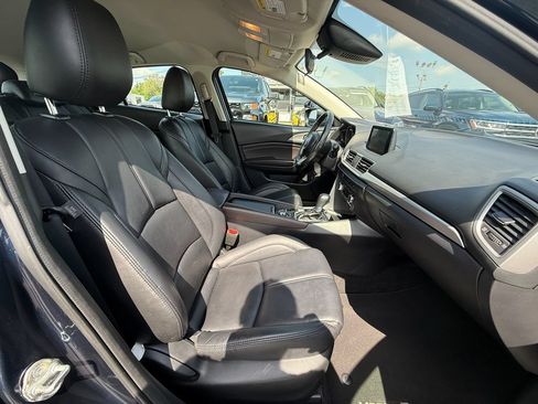 Used 2018 MAZDA MAZDA3 Touring FWD image 23
