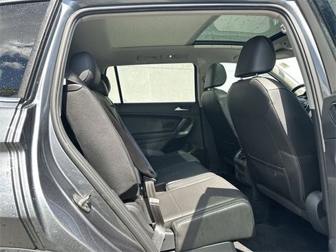 Used 2018 Volkswagen Tiguan SE w/ Panoramic Sunroof Package image 15