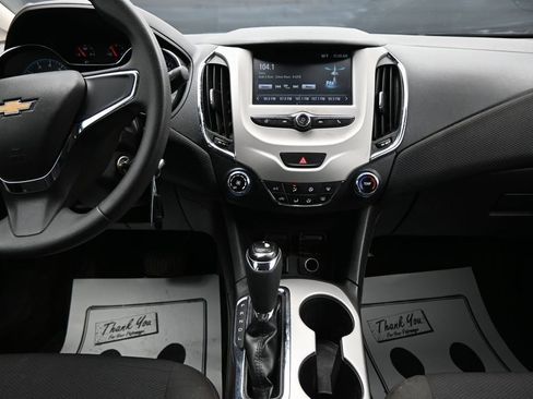 Used 2017 Chevrolet Cruze LS FWD image 16