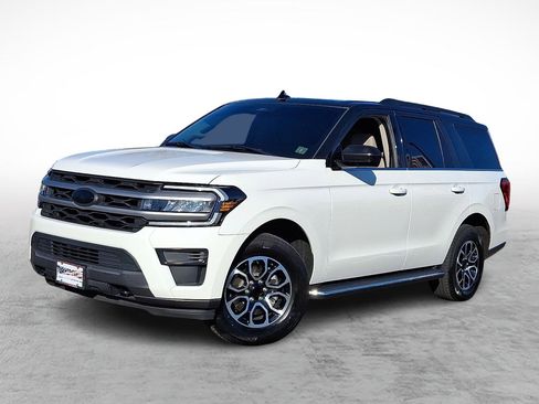 Used 2022 Ford Expedition XLT image 1