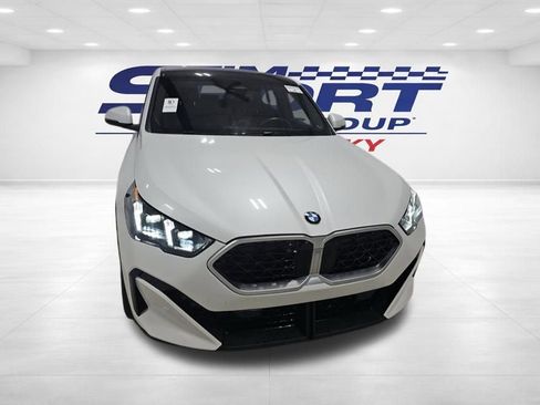 Used 2025 BMW X2 xDrive28i image 2