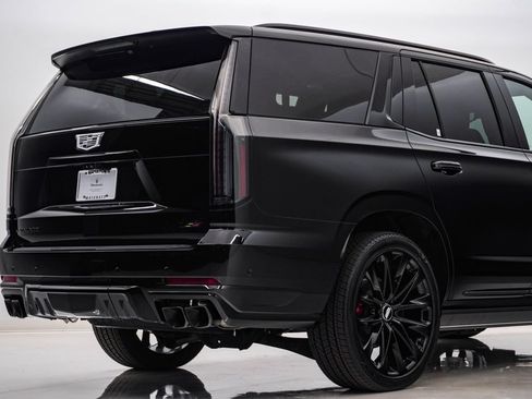 Used 2026 Cadillac Escalade V w/ LPO, ONYX Package AWD/4WD image 12
