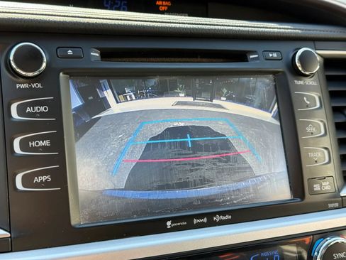 Used 2016 Toyota Highlander XLE AWD/4WD image 11