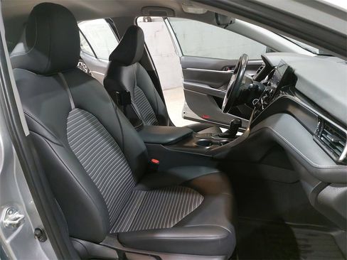 Used 2023 Toyota Camry SE image 10