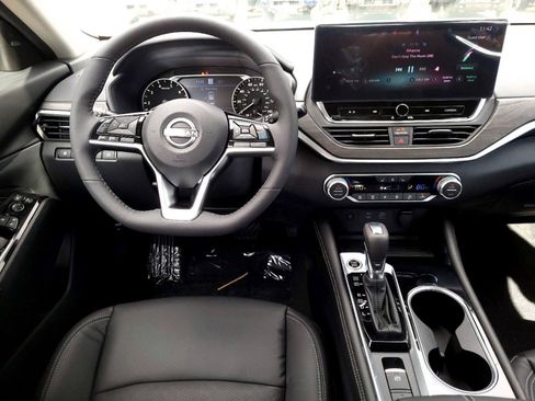 New 2025 Nissan Altima 2.5 SL image 9