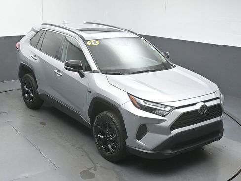 Used 2022 Toyota RAV4 XLE image 41