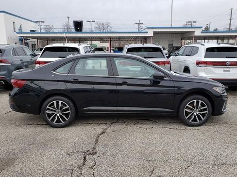 New 2026 Volkswagen Jetta SE FWD image 2